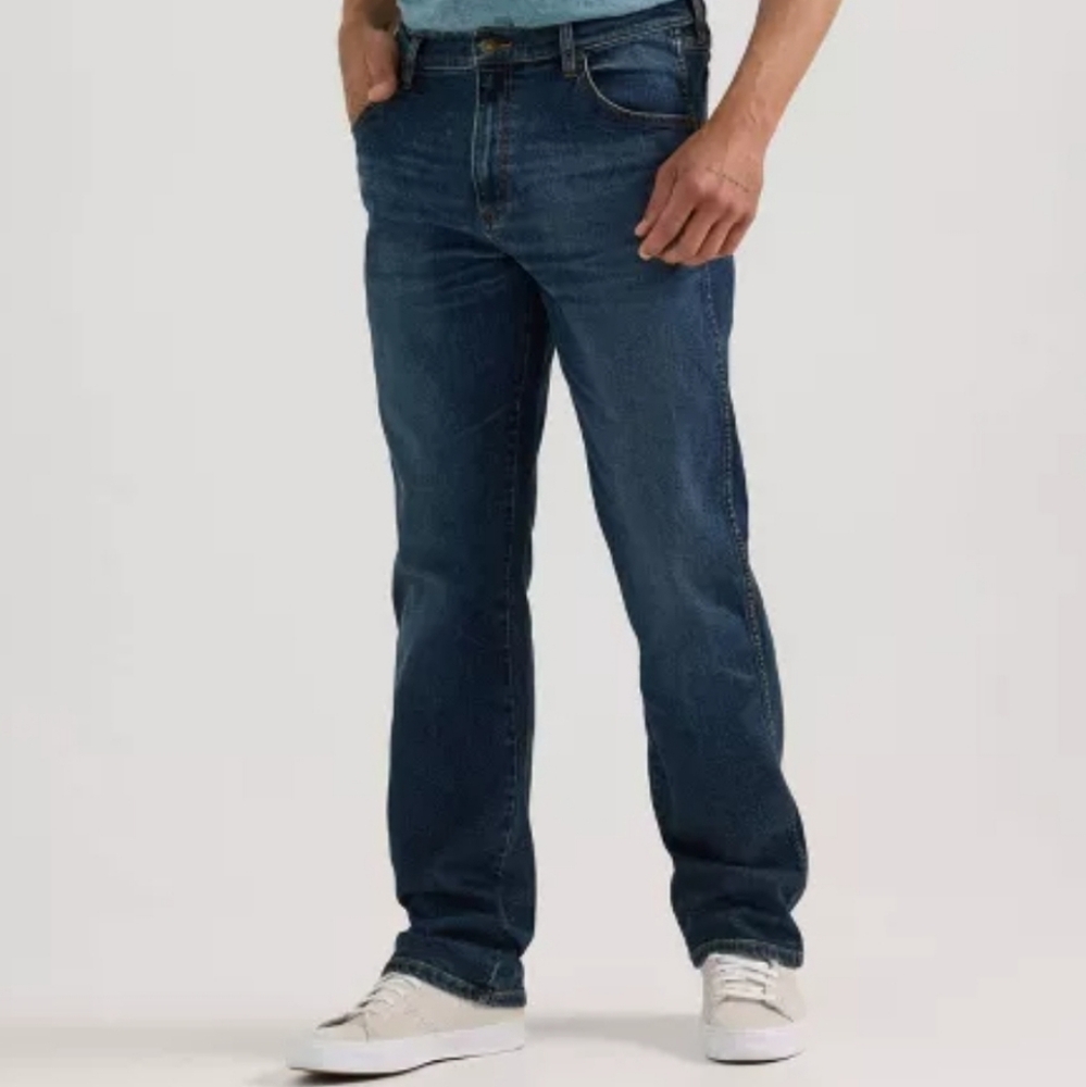 Mens WRANGLER 46x30 Relaxed Fit Boot Cut Blue Denim Jeans 5 pckt Style 98RB